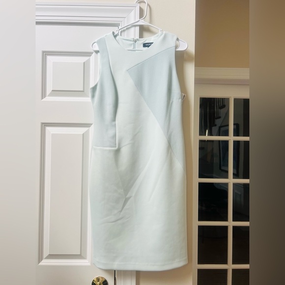 DKNY size 8 stunning Women's Light Blue Sleeveless Dress - Picture 1 of 5